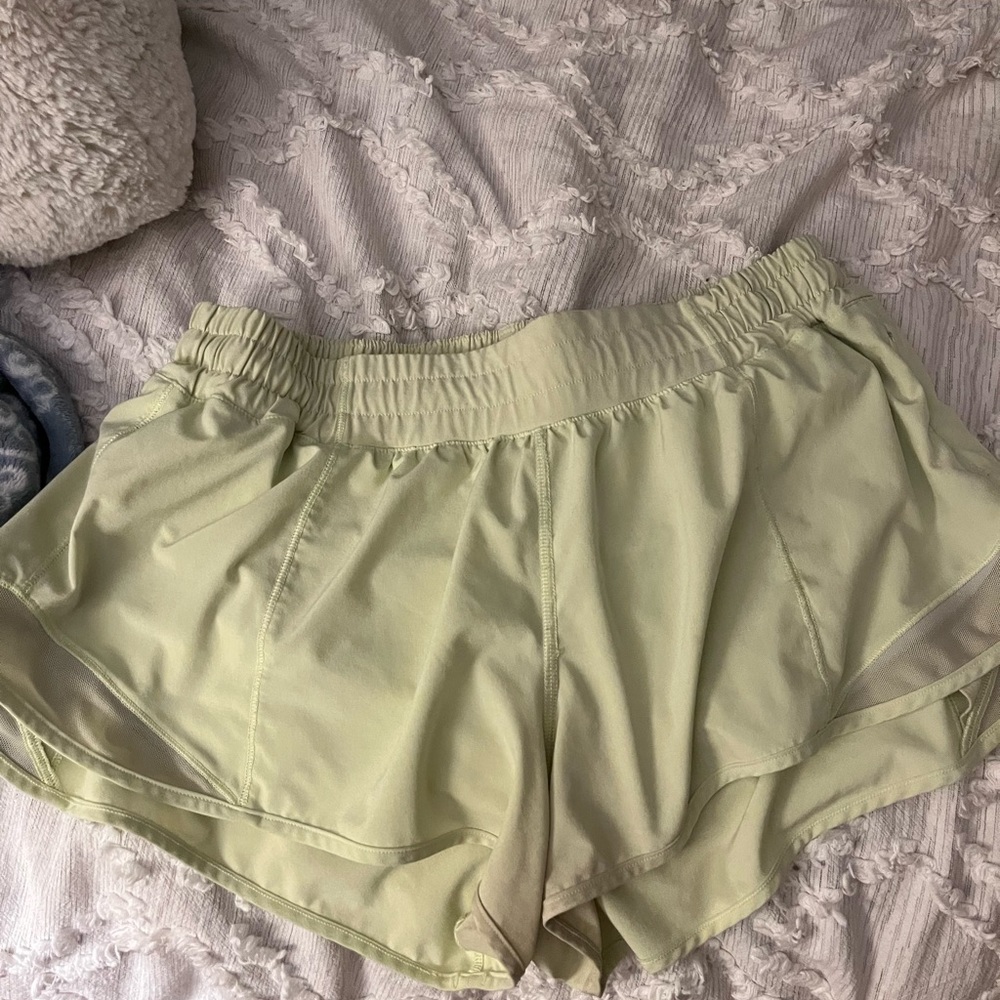 crispin green Lululemon hotty hot size 10 2.5 inch